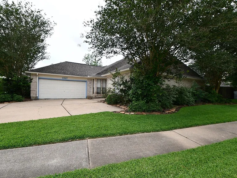 1947 Mayweather Ln — Photo 11