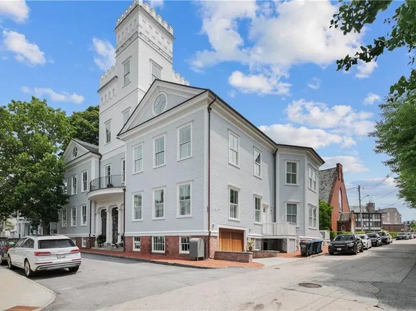 50 School St #8, Newport, RI 02840