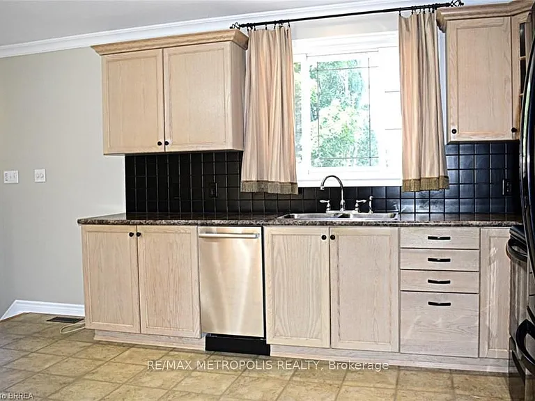 5 McCammon St #UPPER — Photo 12