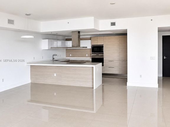 2nd image of 17301 Biscayne Blvd APT 1407