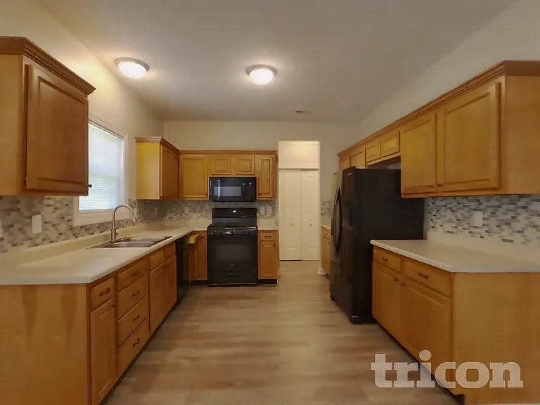2990 Parkview Dr — Photo 6