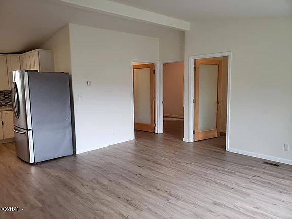3rd image of 505 NW Radio Ct