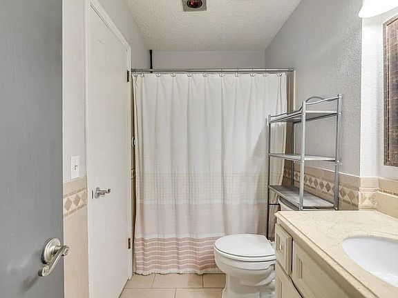 4th image of 613 Spring St #C