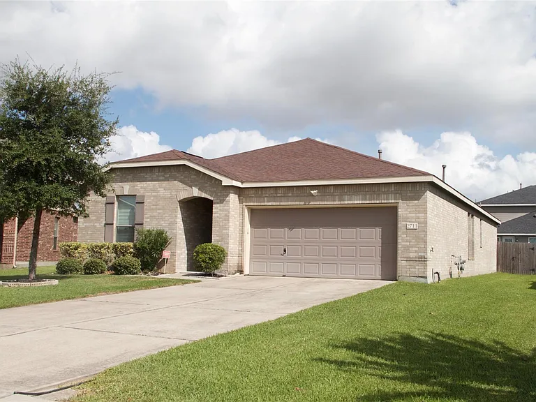 2711 Cally Ct — Photo 1