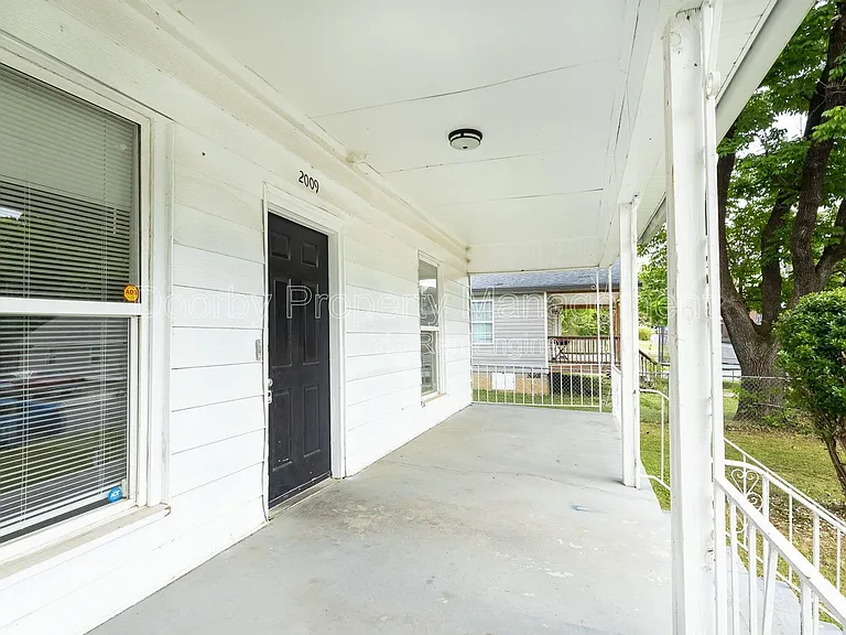2009 Camden St — Photo 18