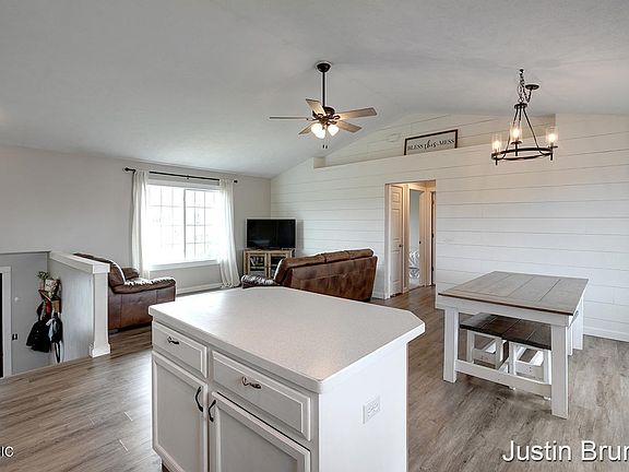 2nd image of 14777 Ivorystone Dr NE