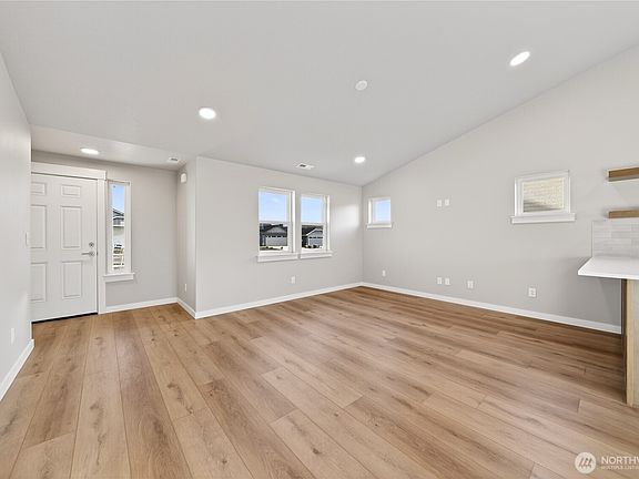 3rd image of 4332 W Sand Hill St