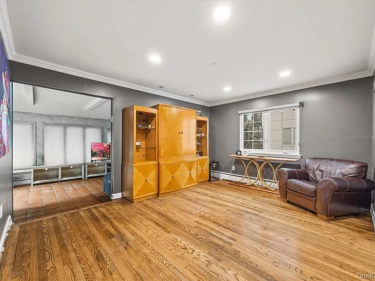 1127 Fordham Ln — Photo 16