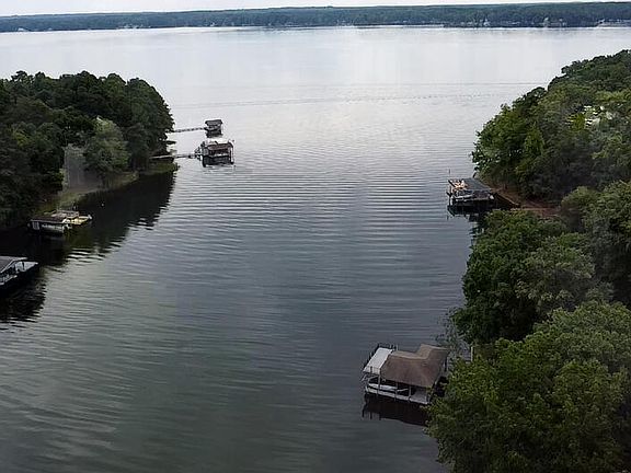 3rd image of 217 Hunters Creek Rd