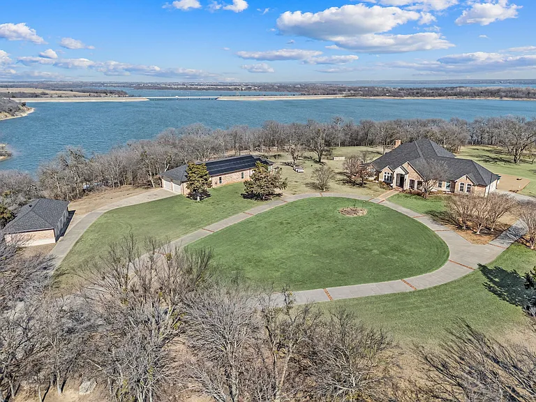 208 Highpoint Cir — Photo 45