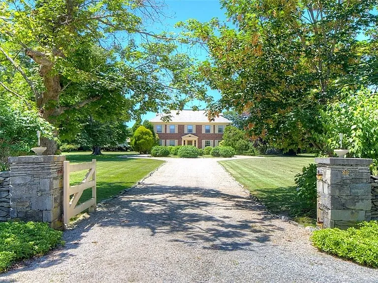 22 Castle Hill Ave — Photo 2
