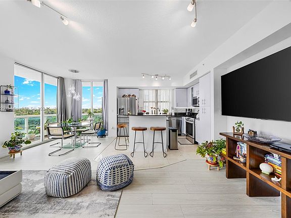 5th image of 7910 Harbor Island Dr APT 611