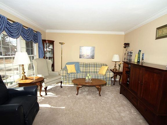 3rd image of 631 Linwood Blvd