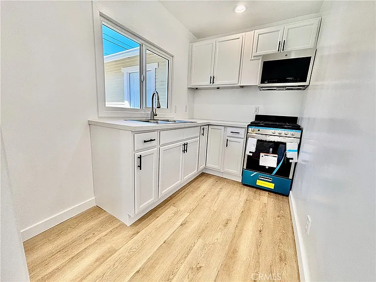 910 Acacia Ave — Photo 18