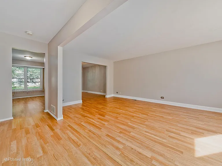 601 Willington Dr — Photo 3