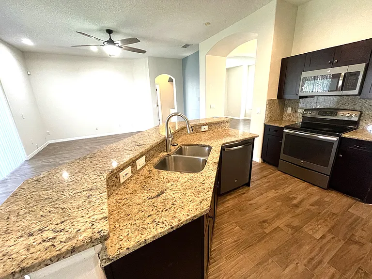 2722 Willow Creek Dr — Photo 11