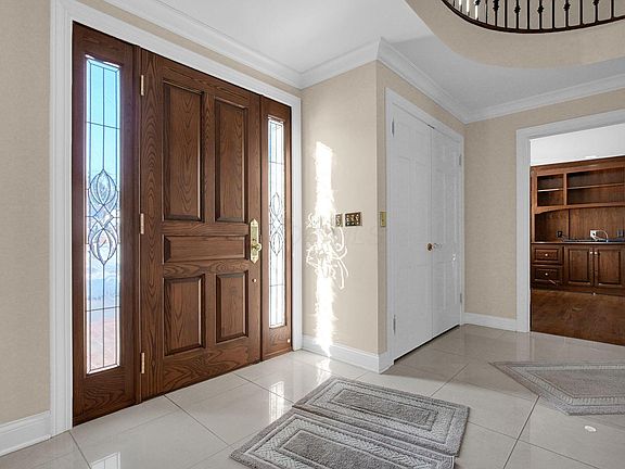 4th image of 2626 Chartwell Rd