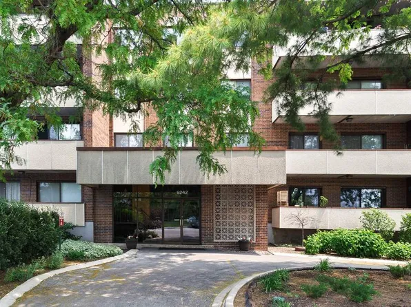 9240 Gross Point Rd APT 403A, Skokie, IL 60077