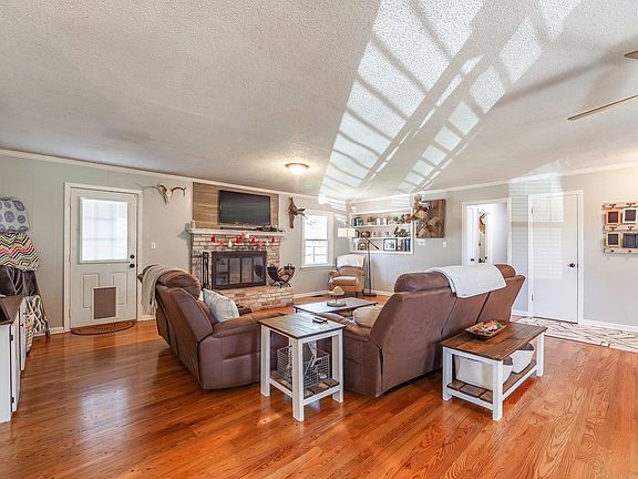 3rd image of 243 Sunnyside Dr