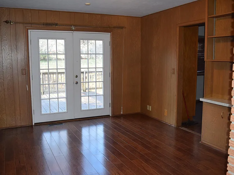 721 W Lakeshore Dr — Photo 7