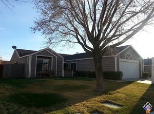 820 Desert Calico Dr, Lancaster, CA 93534
