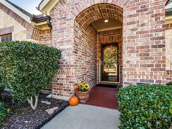 3rd image of 2717 Clarendon Dr