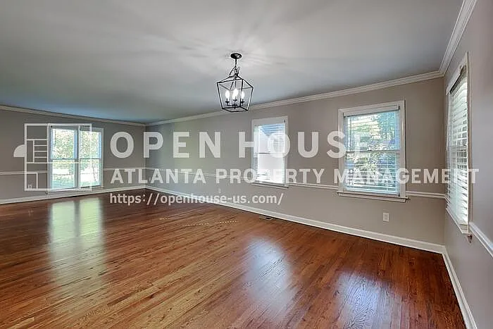 5 bed, 3.0 bath, 3157 sqft, $3,700 — Photo 4