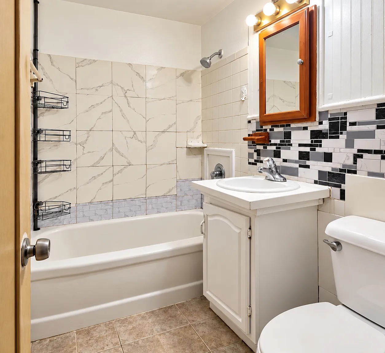 Charming Pet-Friendly 3BR Home with Central AC & Spacious Parking in Flint! — Photo 3