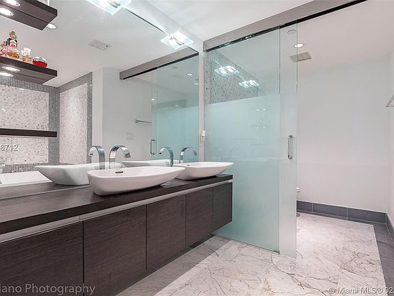 2nd image of 200 S Biscayne Blvd #41