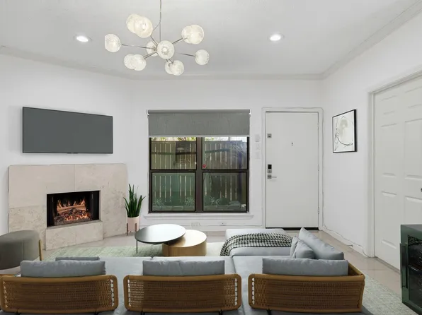 1100 Augusta Dr APT 57, Houston, TX 77057