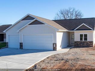 1009 Lotus Trl, Menasha, WI 54952
