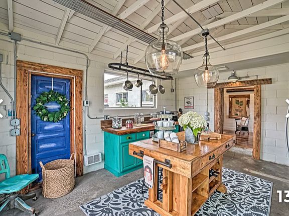 Kitchen with working island