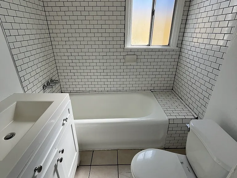 1012 N Ardmore Ave #111 — Photo 9