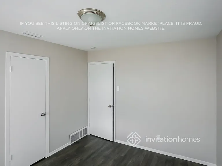 215 Adams St — Photo 12