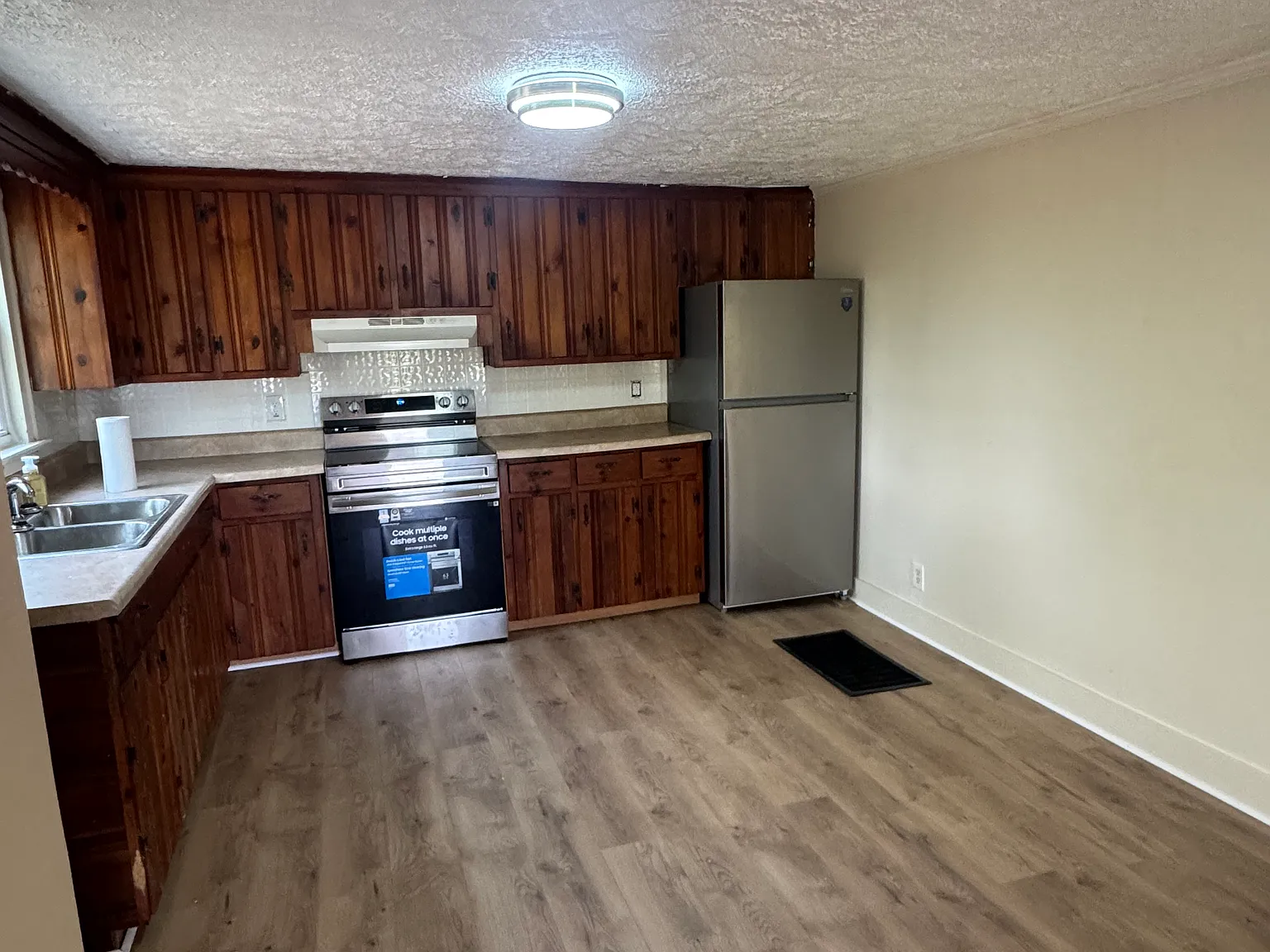3 bed, $1,375 — Photo 3