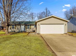 1227 E Locust St, Canton, IL 61520