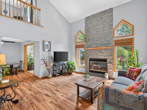 13125 Gemstone Ct, Apple Valley, MN 55124