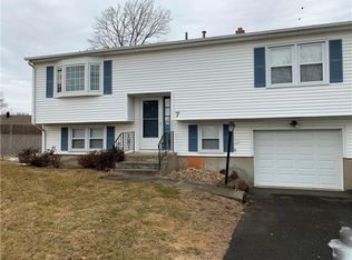 7 Belle Cir, West Haven, CT 06516