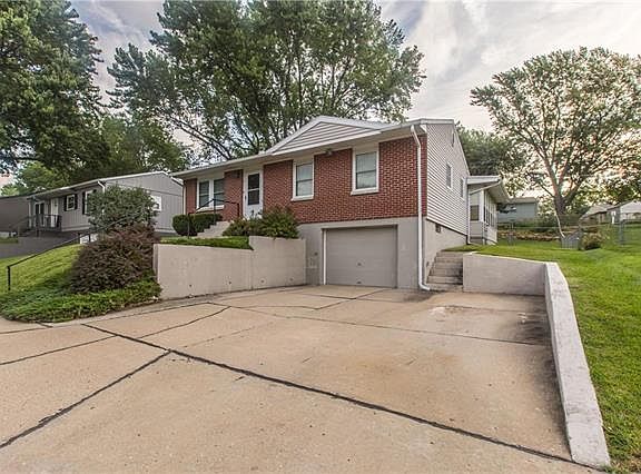 2nd image of 2401 Hillside Ln