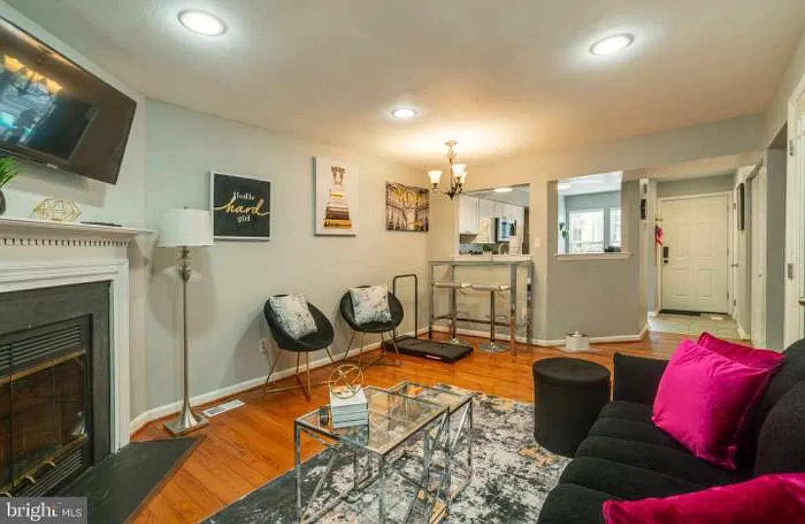 2 bed, 2.5 bath, 1404 sqft, $2,350 — Photo 2