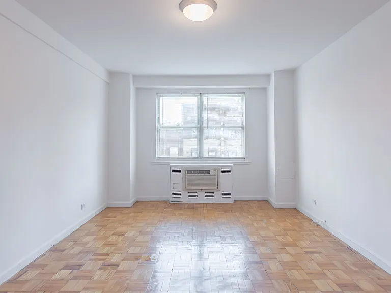 420 E 80th St #5H — Photo 7