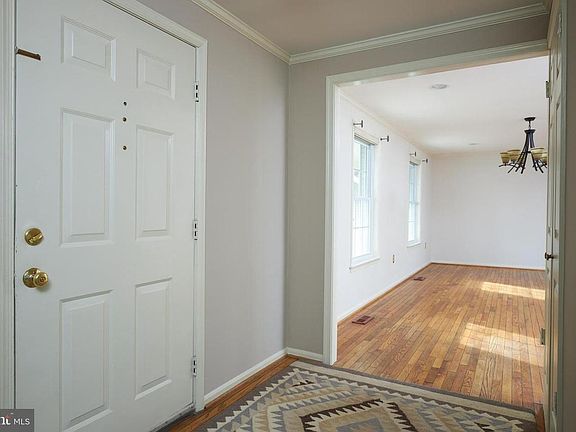 3rd image of 18 Monona Ct