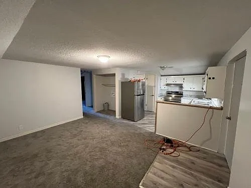 2 bed, 700 sqft, $550 — Photo 2