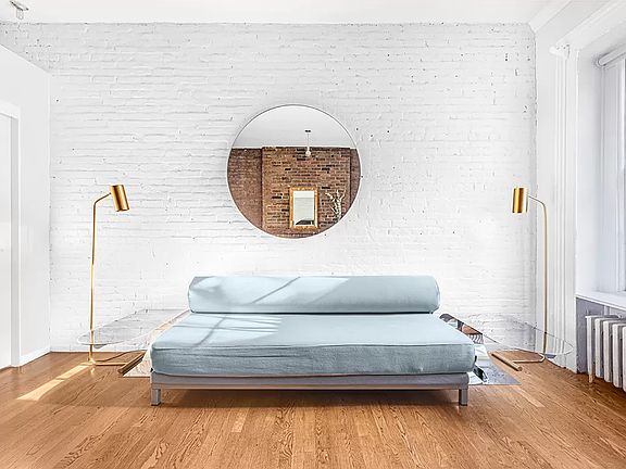 5th image of 325 E 9th St APT 3
