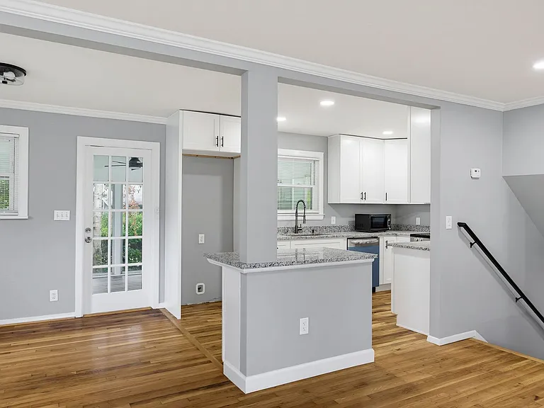 3051 Highland Dr SE — Photo 12
