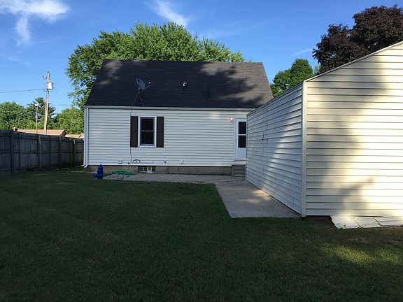 2nd image of 56655 Fairmont Ave #4
