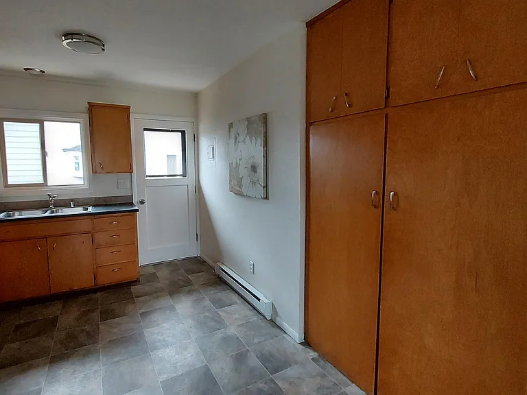 214 2nd St #2 — Photo 2