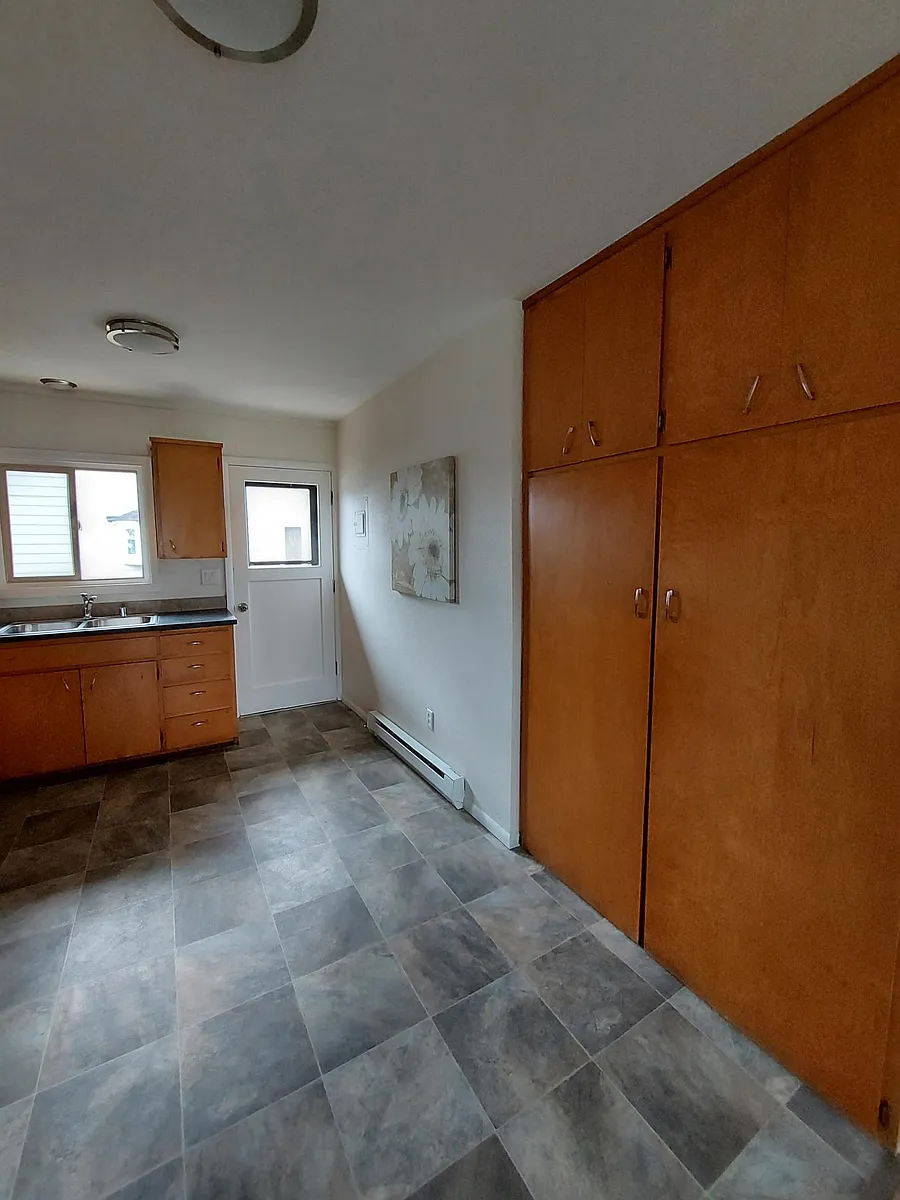 Building Photo - 214 2nd St #2