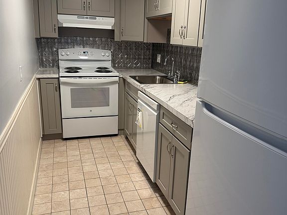 2nd image of 3 Pembroke Drive #11
