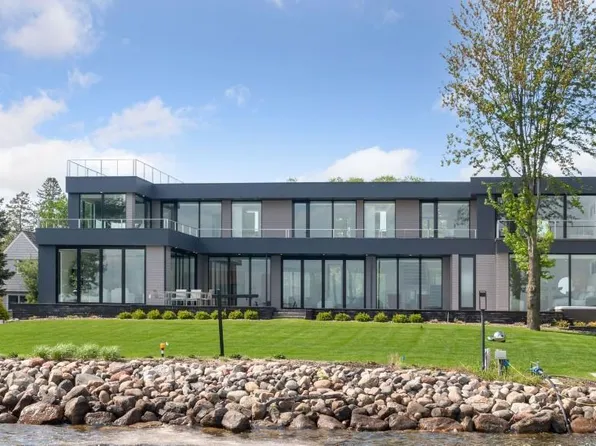 1225 Shoreline Dr, Wayzata, MN 55391